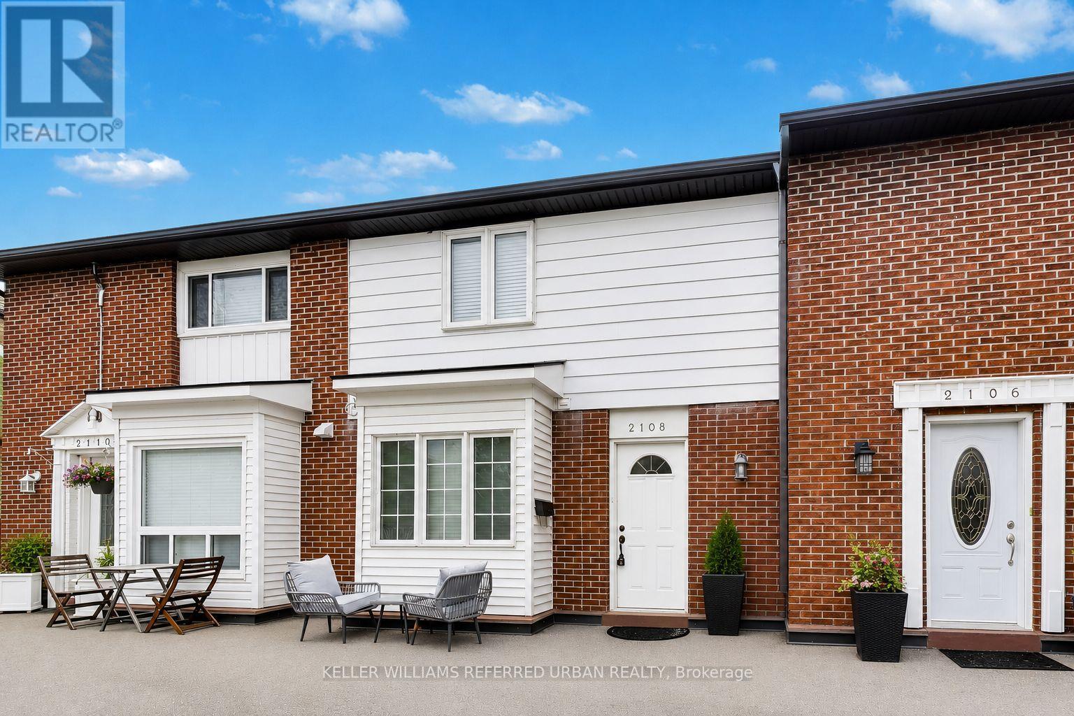 2 - 2108 Lakeshore Road W, Oakville, Ontario  L6L 1G8 - Photo 2 - W13099210