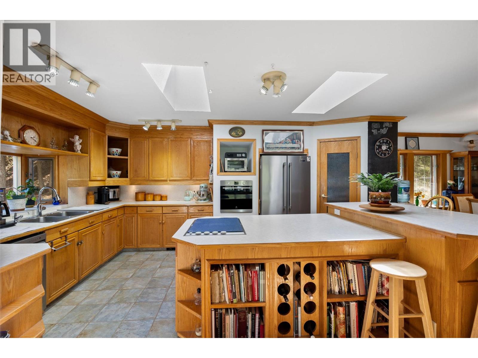 9792 Meadow Road, Kamloops, British Columbia  V0K 2J0 - Photo 11 - 10381250