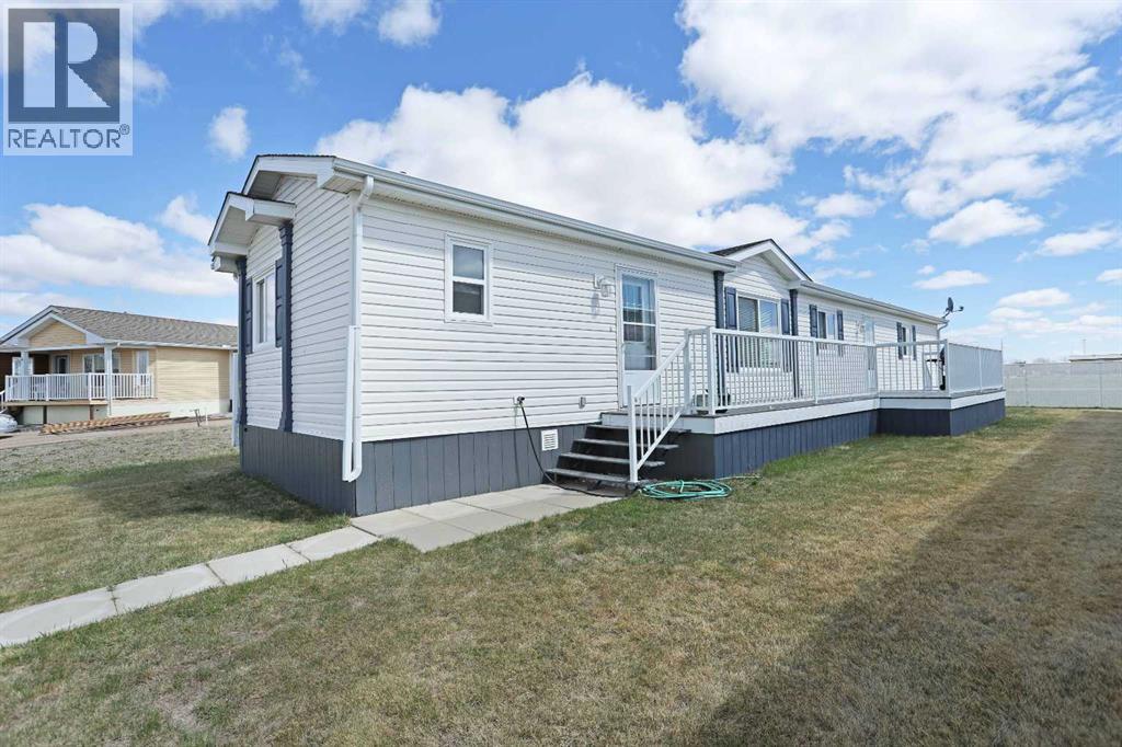 45 Meadowplace Crescent E, Brooks, Alberta  T1R 0R5 - Photo 1 - A2306859