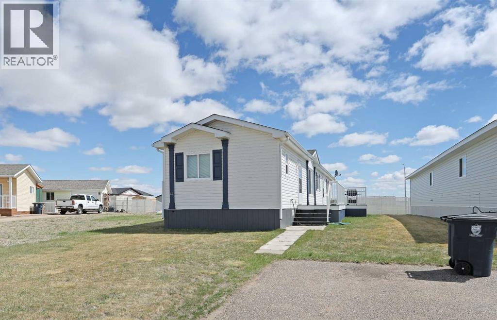 45 Meadowplace Crescent E, Brooks, Alberta  T1R 0R5 - Photo 2 - A2306859