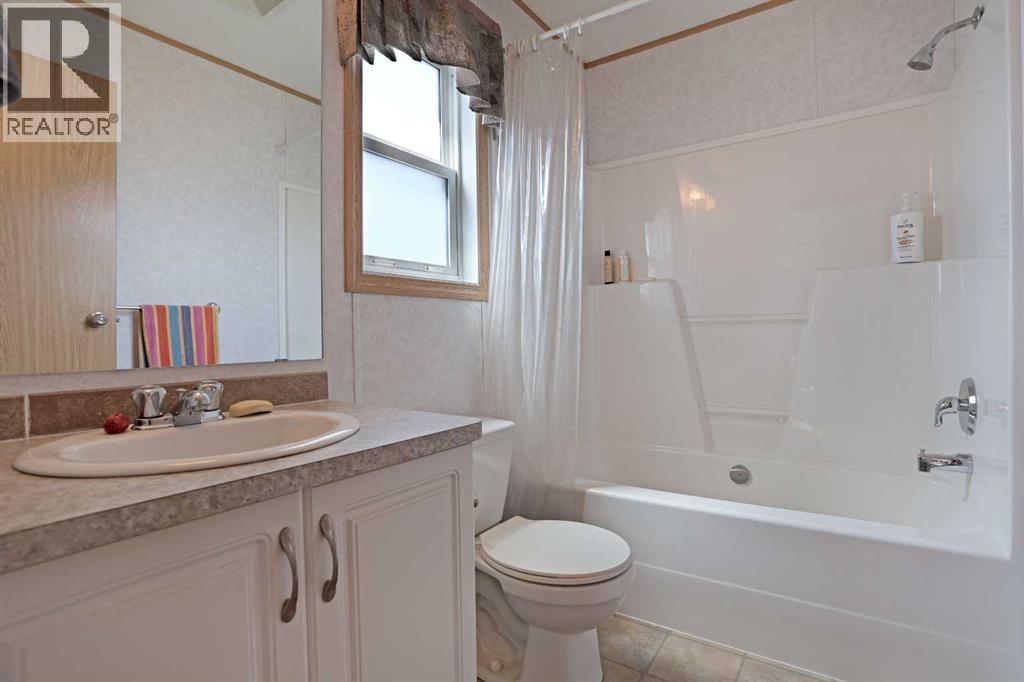 45 Meadowplace Crescent E, Brooks, Alberta  T1R 0R5 - Photo 24 - A2306859
