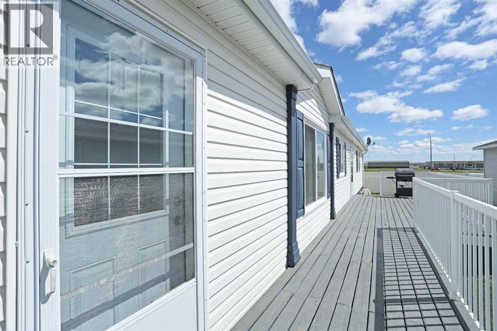 45 Meadowplace Crescent E, Brooks, Alberta  T1R 0R5 - Photo 3 - A2306859