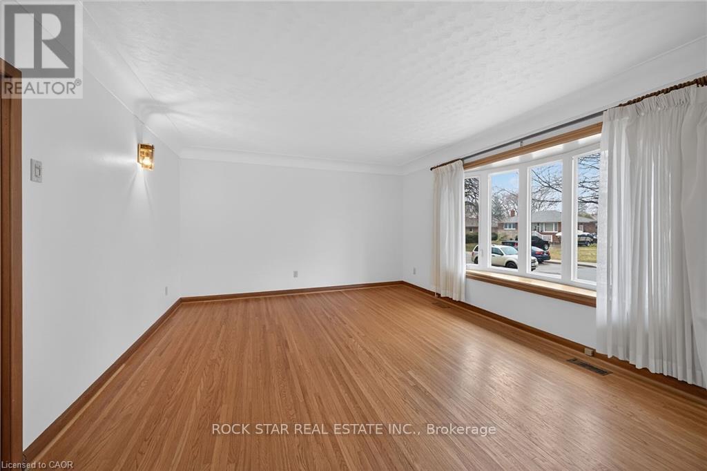 134 West 28th Street, Hamilton, Ontario  L9C 5B2 - Photo 2 - X13098978