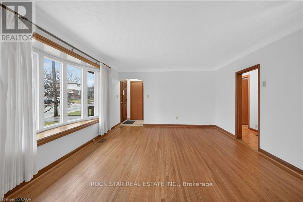 134 West 28th Street, Hamilton, Ontario  L9C 5B2 - Photo 4 - X13098978