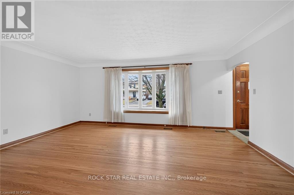 134 West 28th Street, Hamilton, Ontario  L9C 5B2 - Photo 5 - X13098978