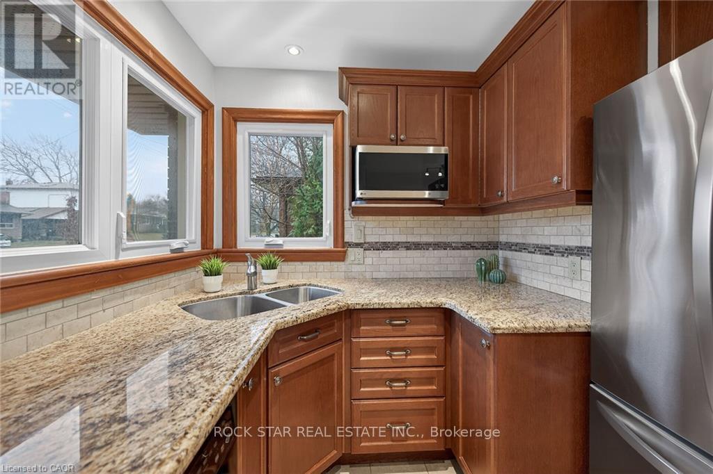 134 West 28th Street, Hamilton, Ontario  L9C 5B2 - Photo 9 - X13098978