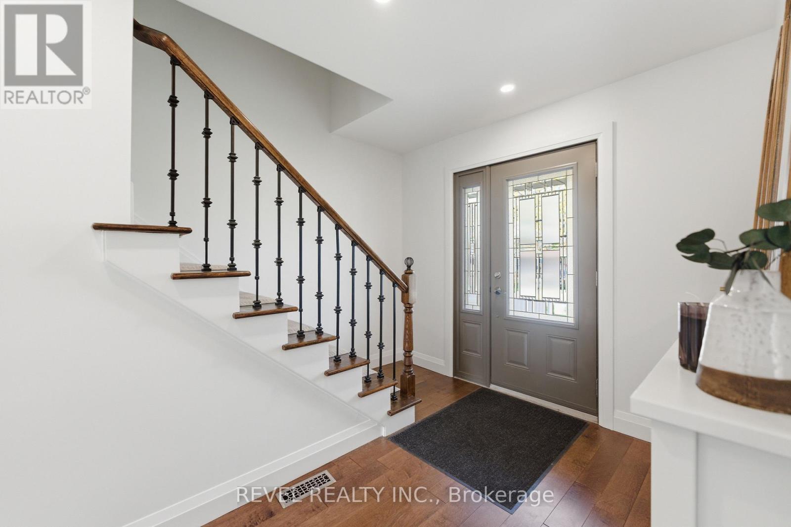 73 San Fernando Drive, Hamilton, Ontario  L9C 2C3 - Photo 2 - X13099090