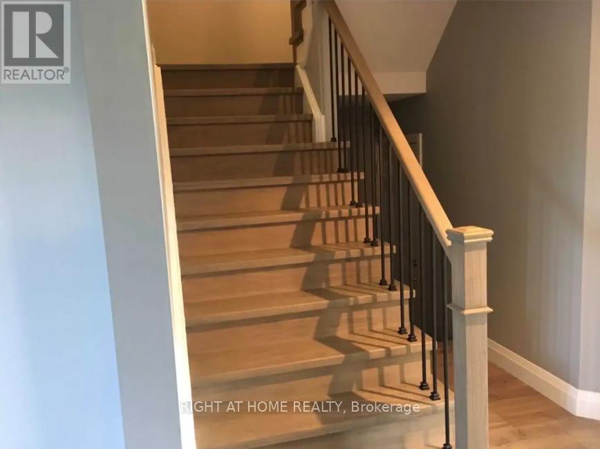 28 BLOOMINGTON DRIVE, Cambridge, Ontario