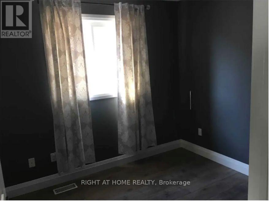 28 Bloomington Drive, Cambridge, Ontario  N1P 1J4 - Photo 3 - X13099250