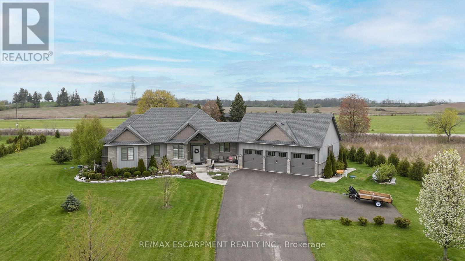 6 MACNEIL COURT, Brantford, Ontario