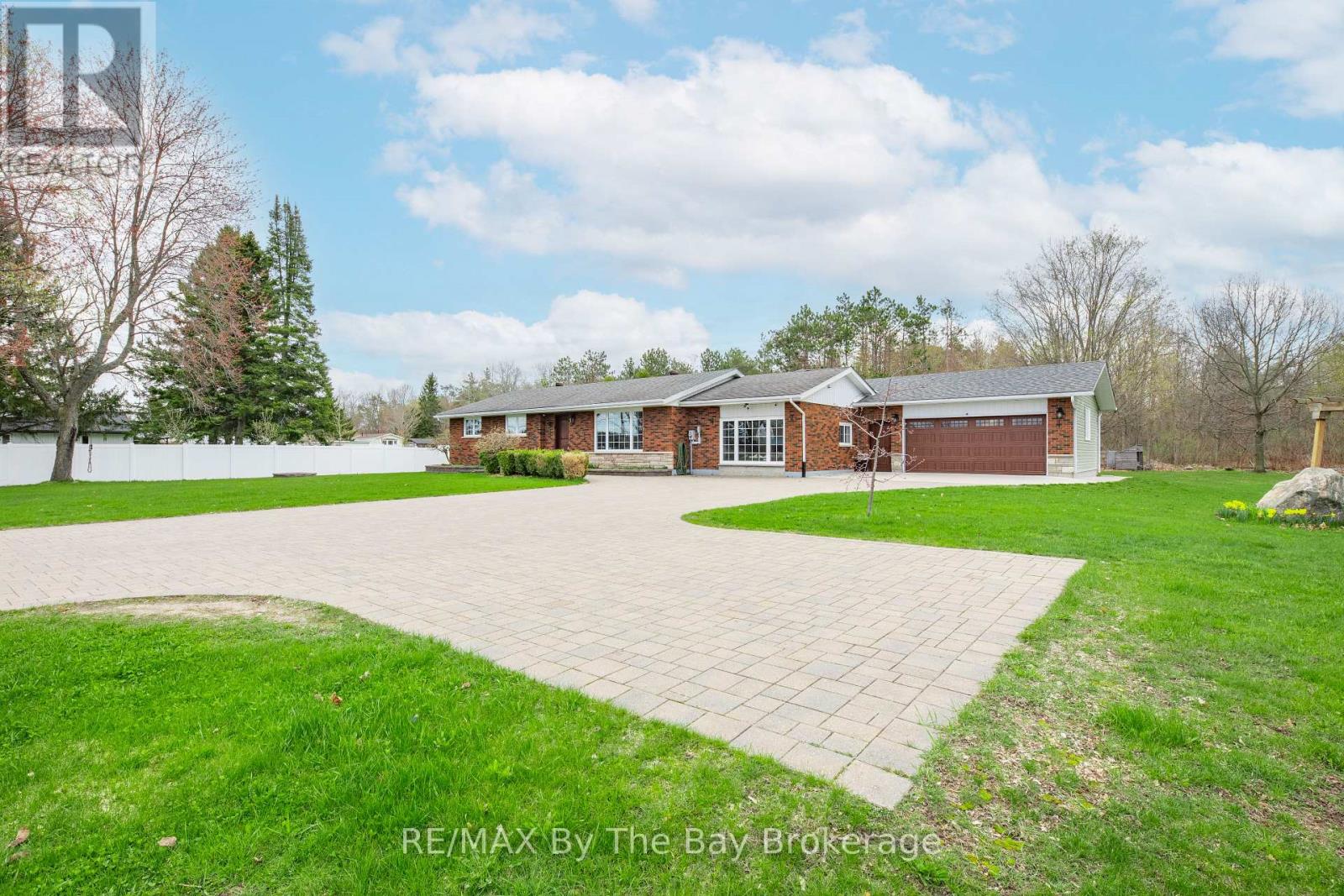 111 Balm Beach Road E, Tiny, Ontario  L0L 2J0 - Photo 2 - S12930798