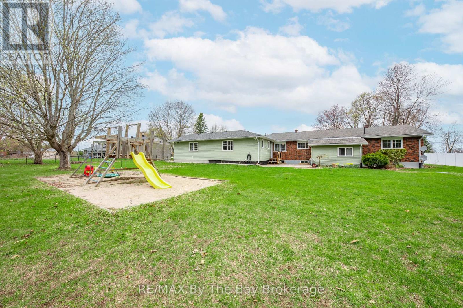 111 Balm Beach Road E, Tiny, Ontario  L0L 2J0 - Photo 45 - S12930798