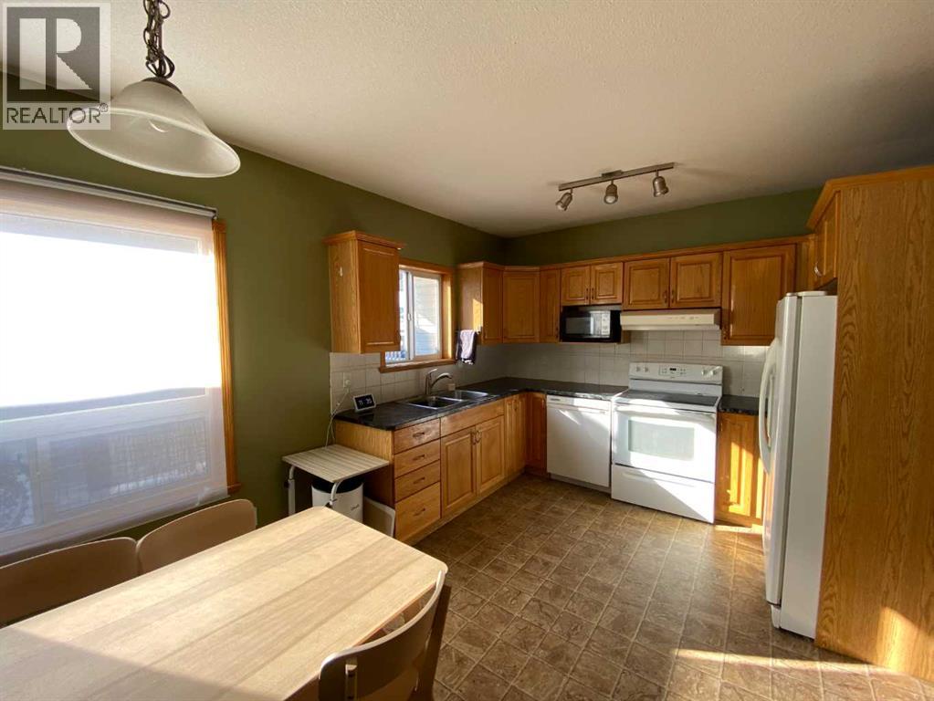 12 Pleasant Park Place W, Brooks, Alberta  T1R 1N3 - Photo 2 - A2280041