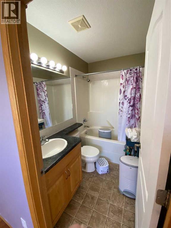12 Pleasant Park Place W, Brooks, Alberta  T1R 1N3 - Photo 6 - A2280041