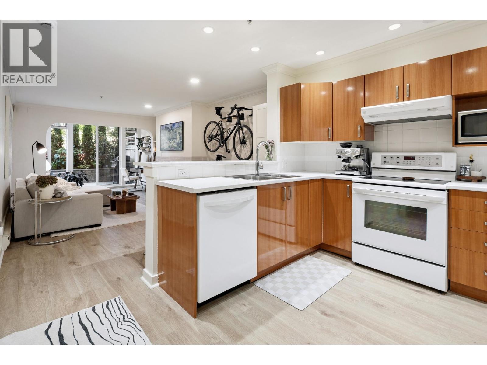 114 155 E 3rd Street, North Vancouver, British Columbia  V7L 1E5 - Photo 12 - R3121006