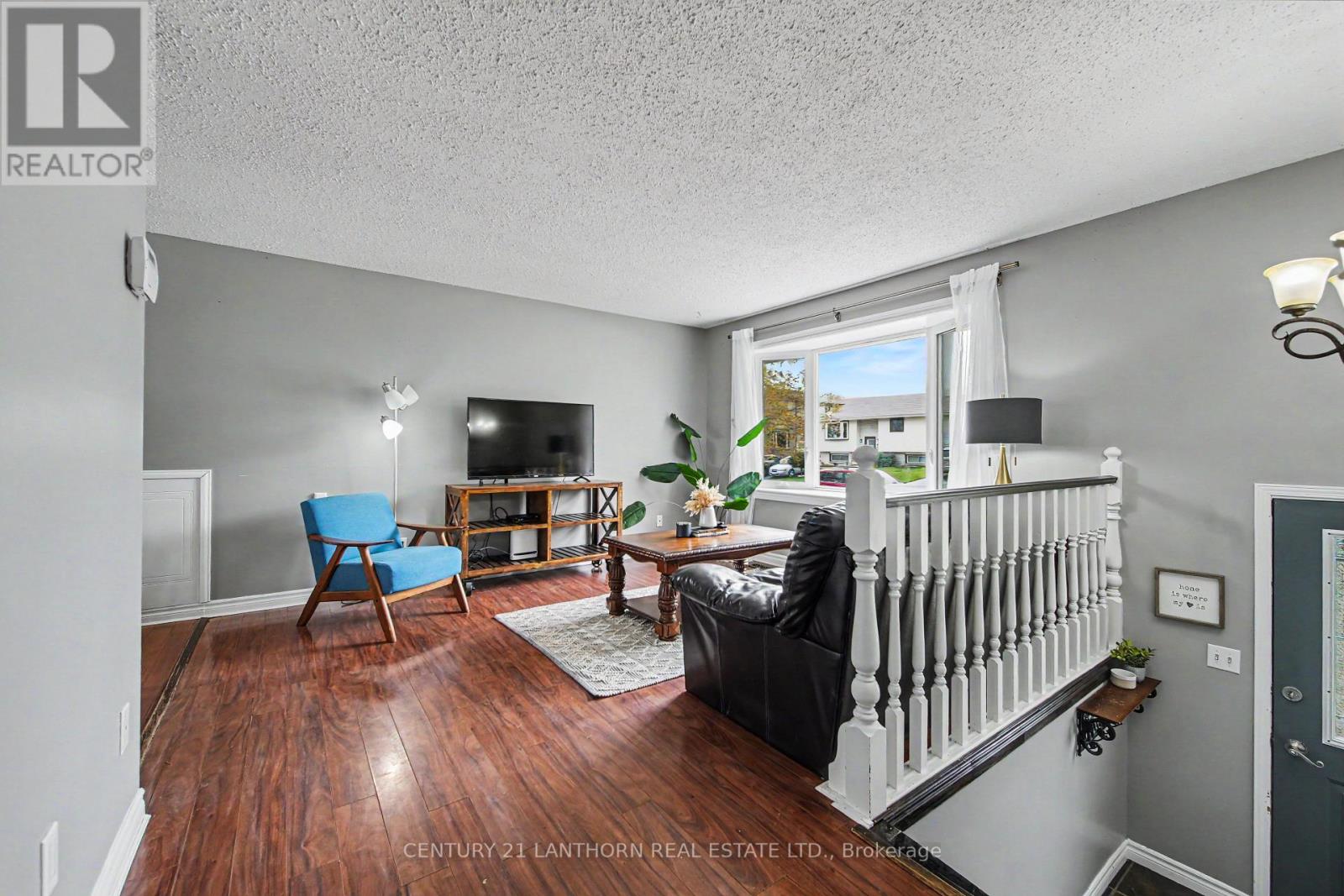 43 Ireland Drive, Quinte West, Ontario  K8V 5X4 - Photo 2 - X13099356