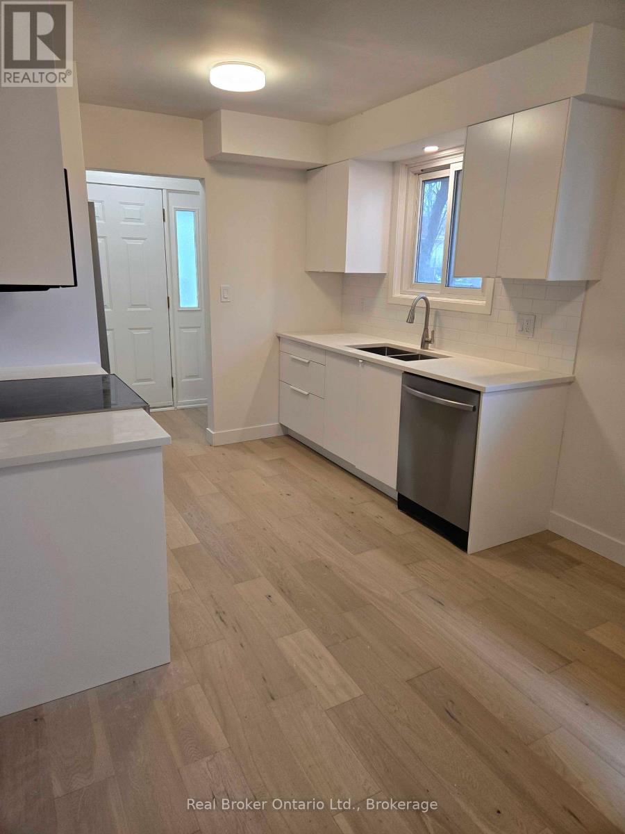 Main Level - 61 Vanier Drive, Guelph, Ontario  N1G 2K9 - Photo 5 - X13099368