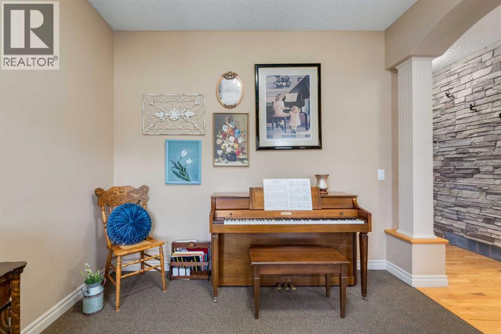 195 Willowmere Close, Chestermere, Alberta  T1X 1S2 - Photo 4 - A2309056