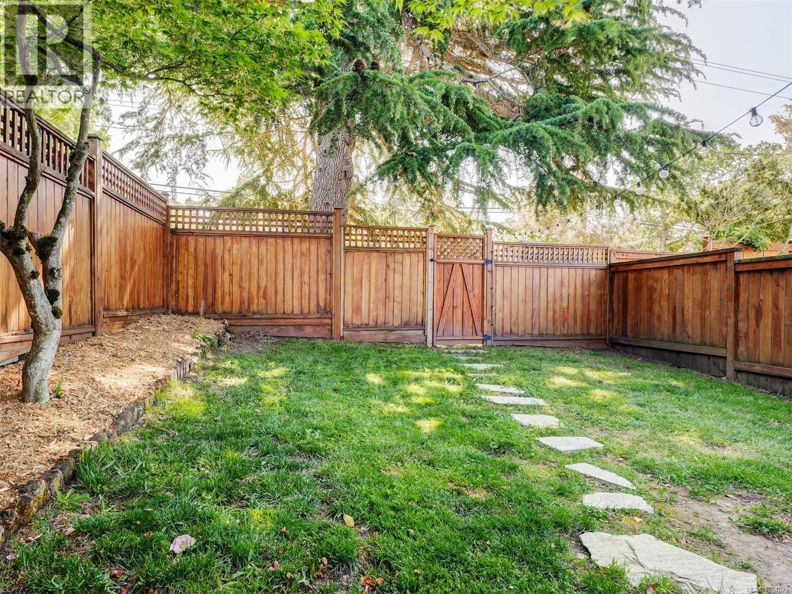 4426 Tyndall Ave, Saanich, British Columbia  V8N 3S1 - Photo 38 - 1034029