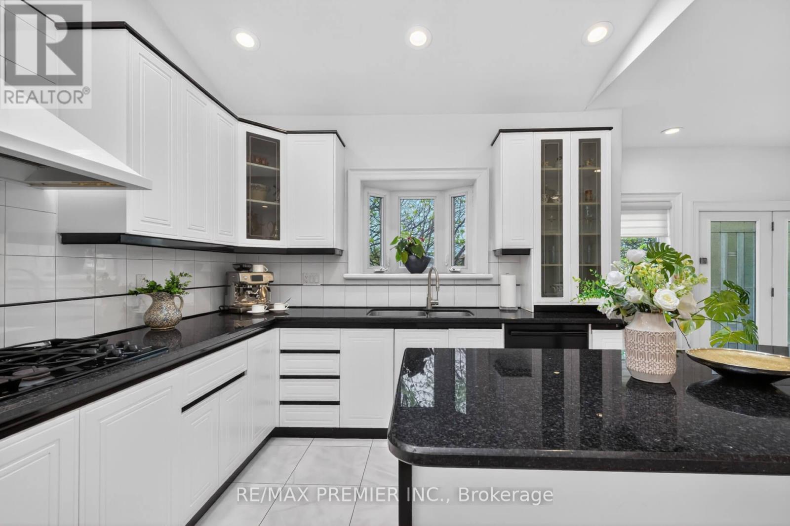 46 Deerchase Circle, Vaughan, Ontario  L4H 1B4 - Photo 17 - N13099360