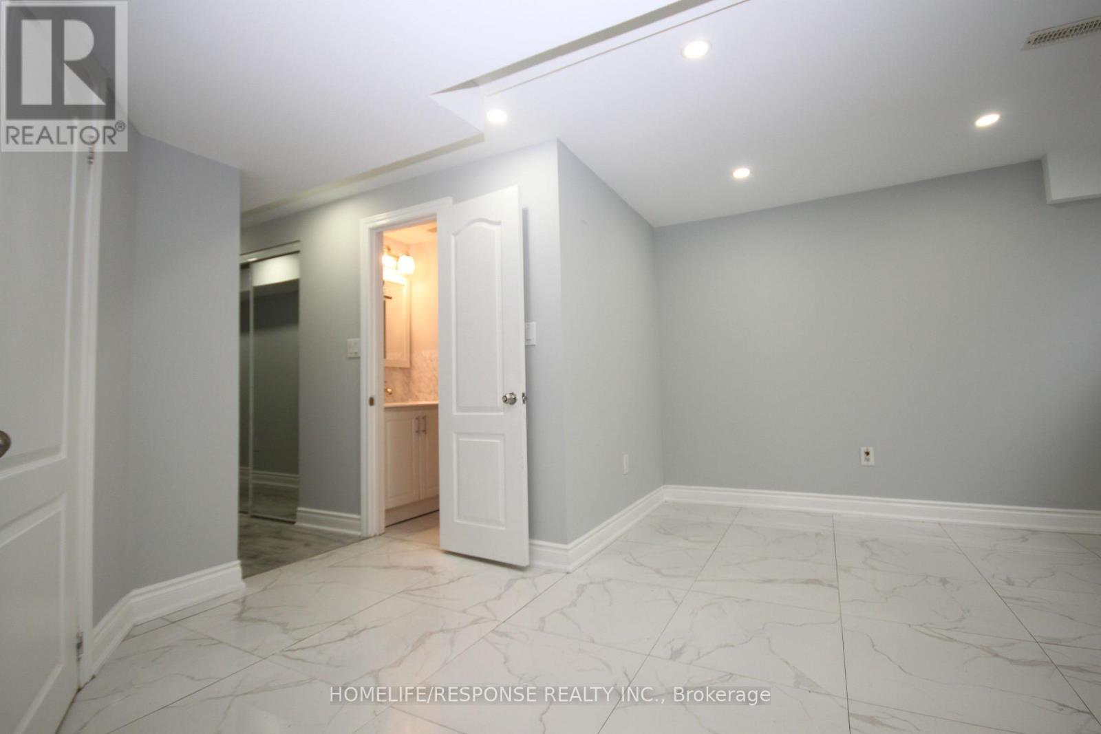 11 Saddlecreek Court, Brampton, Ontario  L6Y 4V6 - Photo 10 - W13099314