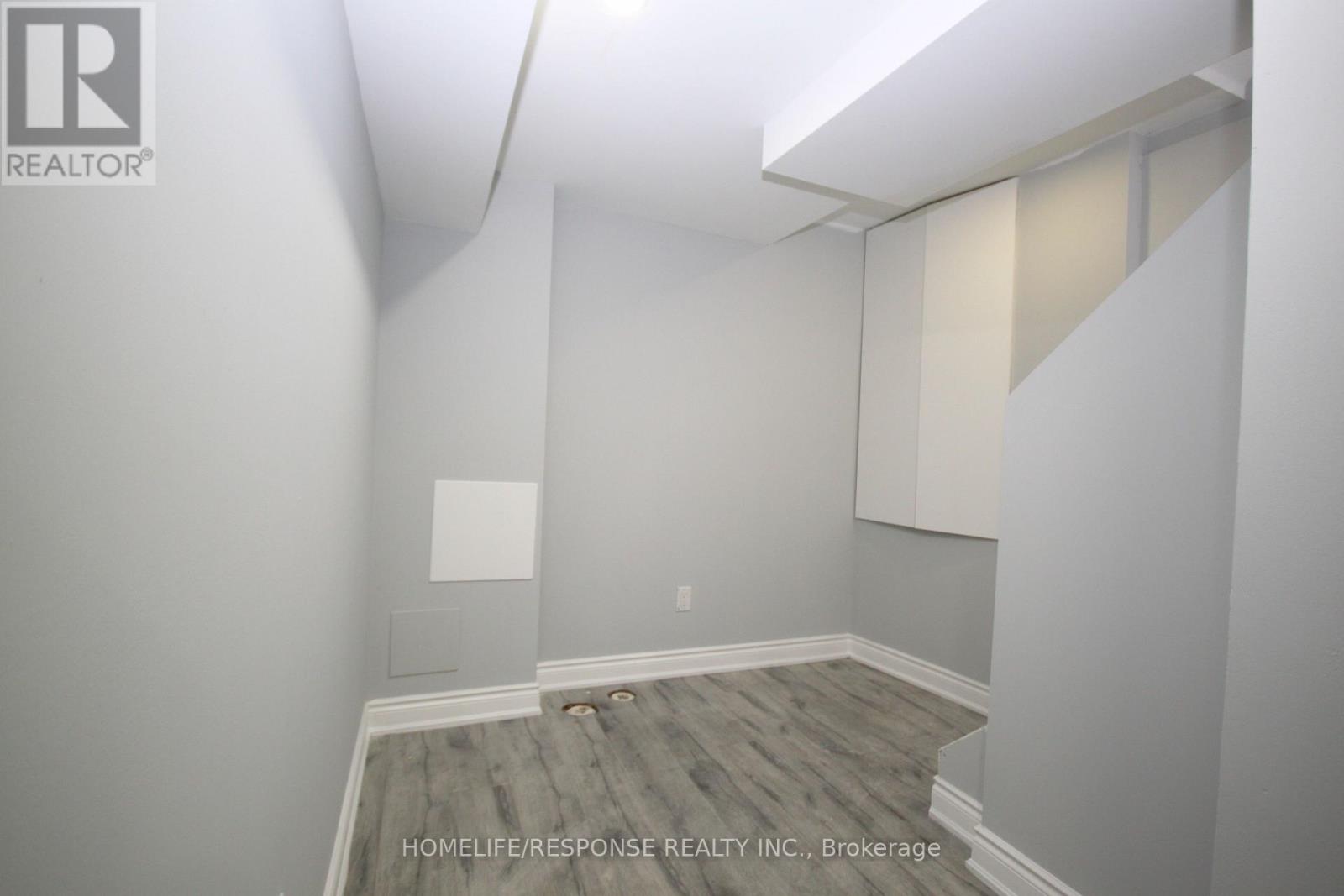 11 Saddlecreek Court, Brampton, Ontario  L6Y 4V6 - Photo 3 - W13099314