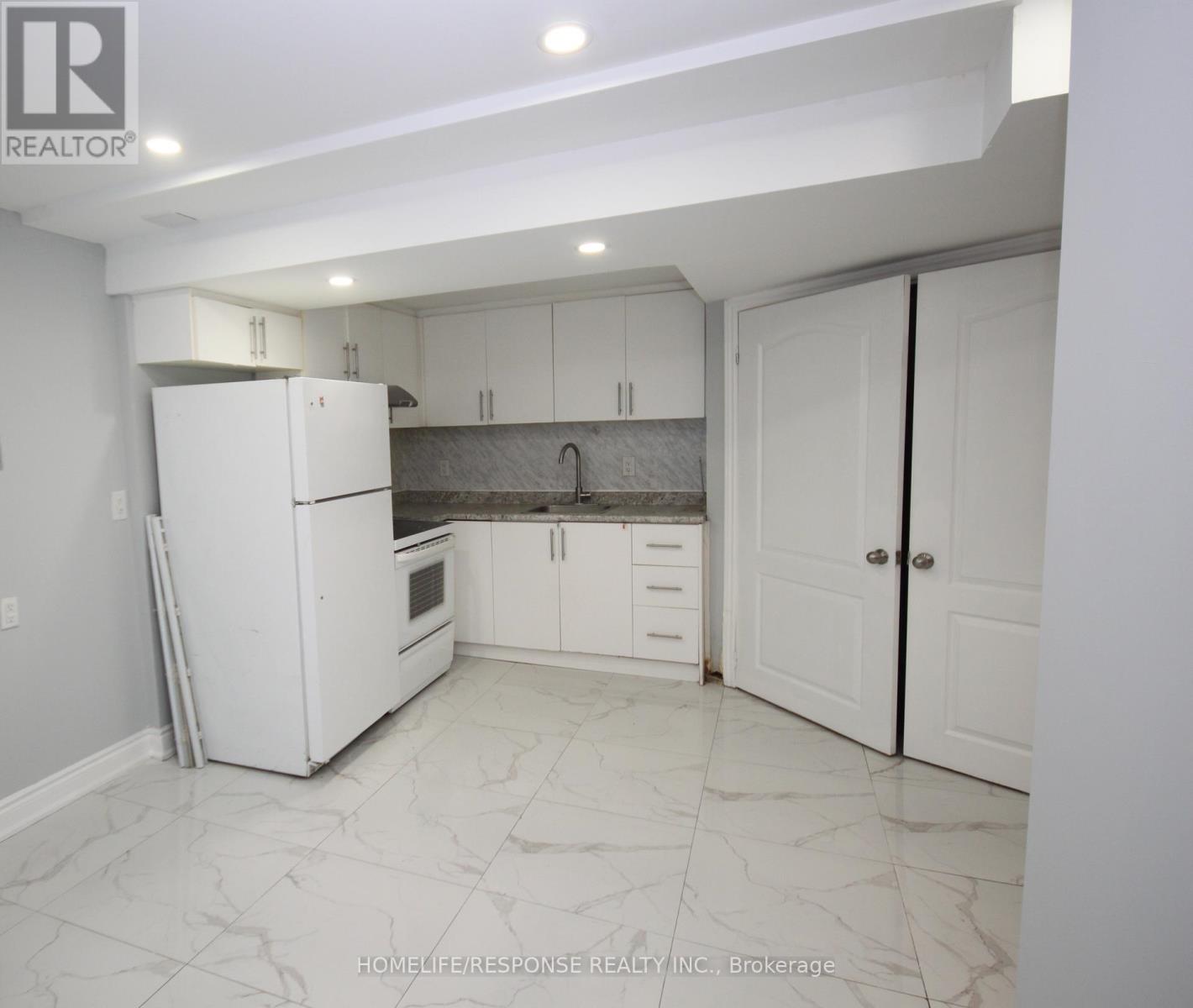 11 Saddlecreek Court, Brampton, Ontario  L6Y 4V6 - Photo 6 - W13099314