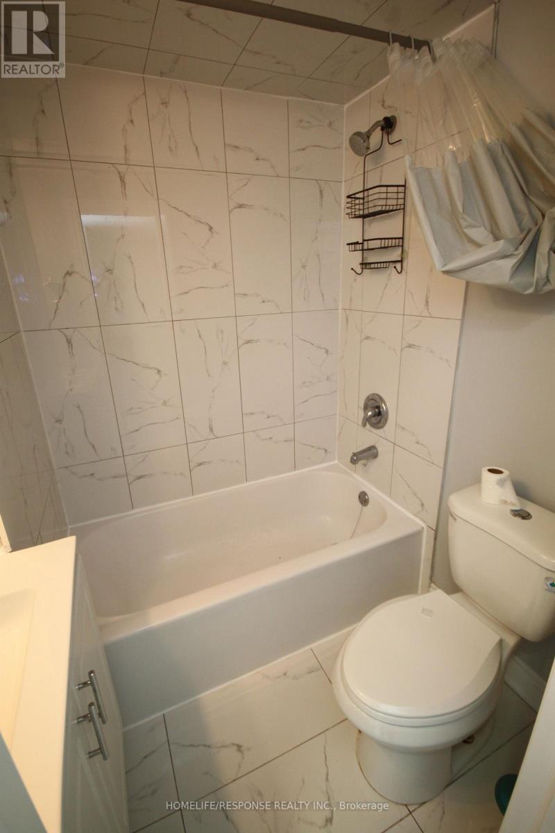 11 Saddlecreek Court, Brampton, Ontario  L6Y 4V6 - Photo 7 - W13099314
