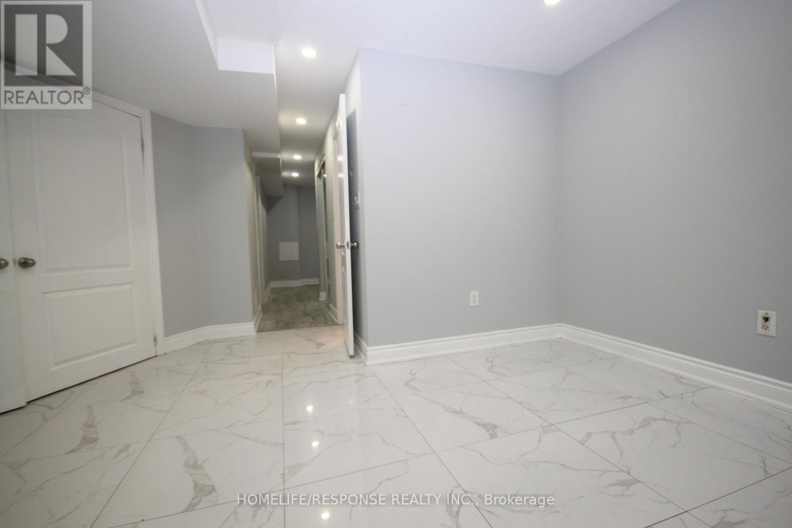 11 Saddlecreek Court, Brampton, Ontario  L6Y 4V6 - Photo 9 - W13099314