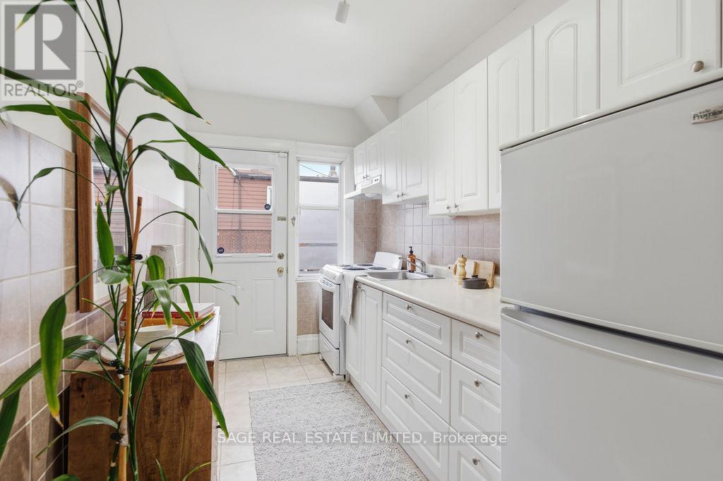 96 Silverthorn Avenue, Toronto, Ontario  M6N 3K1 - Photo 11 - W13099340
