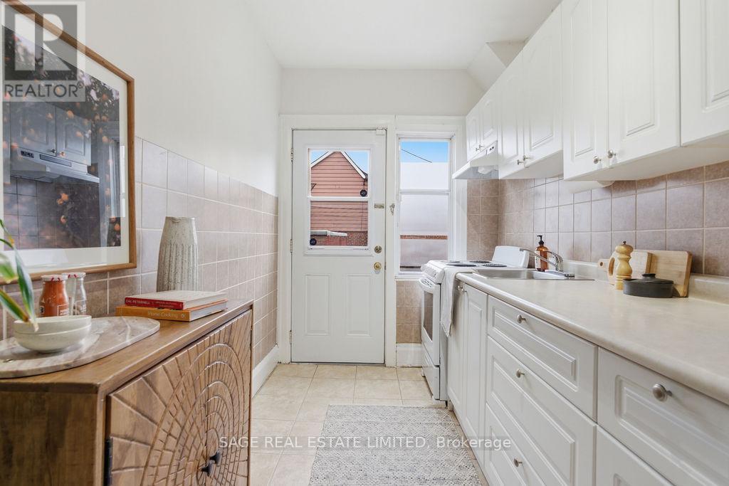 96 Silverthorn Avenue, Toronto, Ontario  M6N 3K1 - Photo 12 - W13099340