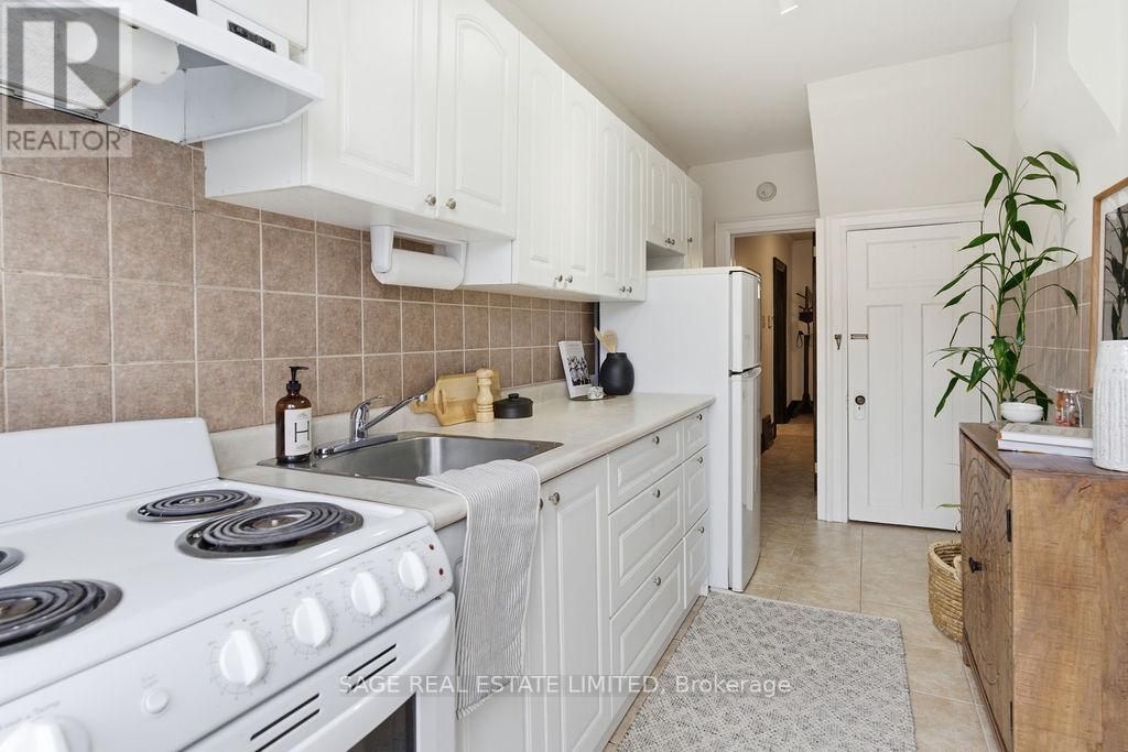 96 Silverthorn Avenue, Toronto, Ontario  M6N 3K1 - Photo 13 - W13099340