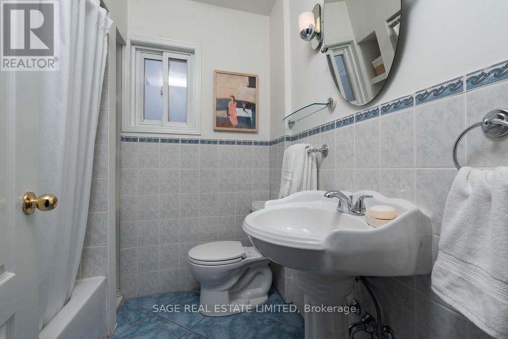 96 Silverthorn Avenue, Toronto, Ontario  M6N 3K1 - Photo 24 - W13099340