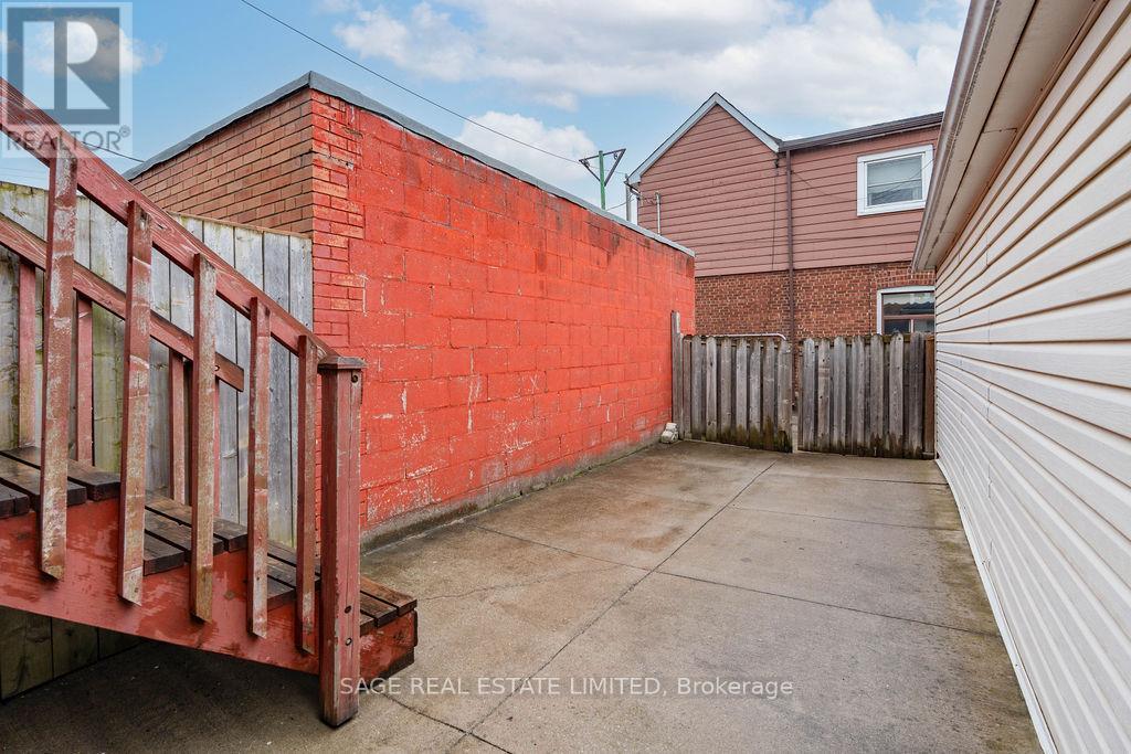 96 Silverthorn Avenue, Toronto, Ontario  M6N 3K1 - Photo 40 - W13099340