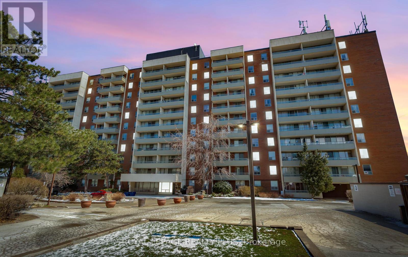 1004 - 1 FOUR WINDS DRIVE, Toronto, Ontario