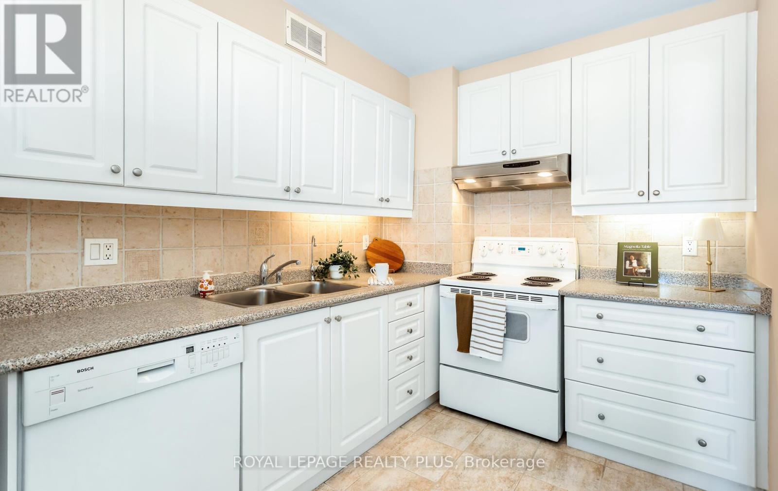 1004 - 1 Four Winds Drive, Toronto, Ontario  M3J 2T1 - Photo 14 - W13099388