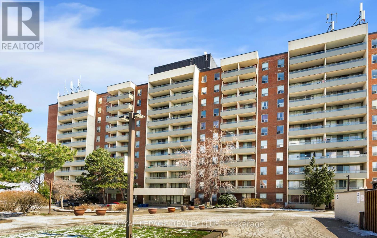 1004 - 1 Four Winds Drive, Toronto, Ontario  M3J 2T1 - Photo 2 - W13099388
