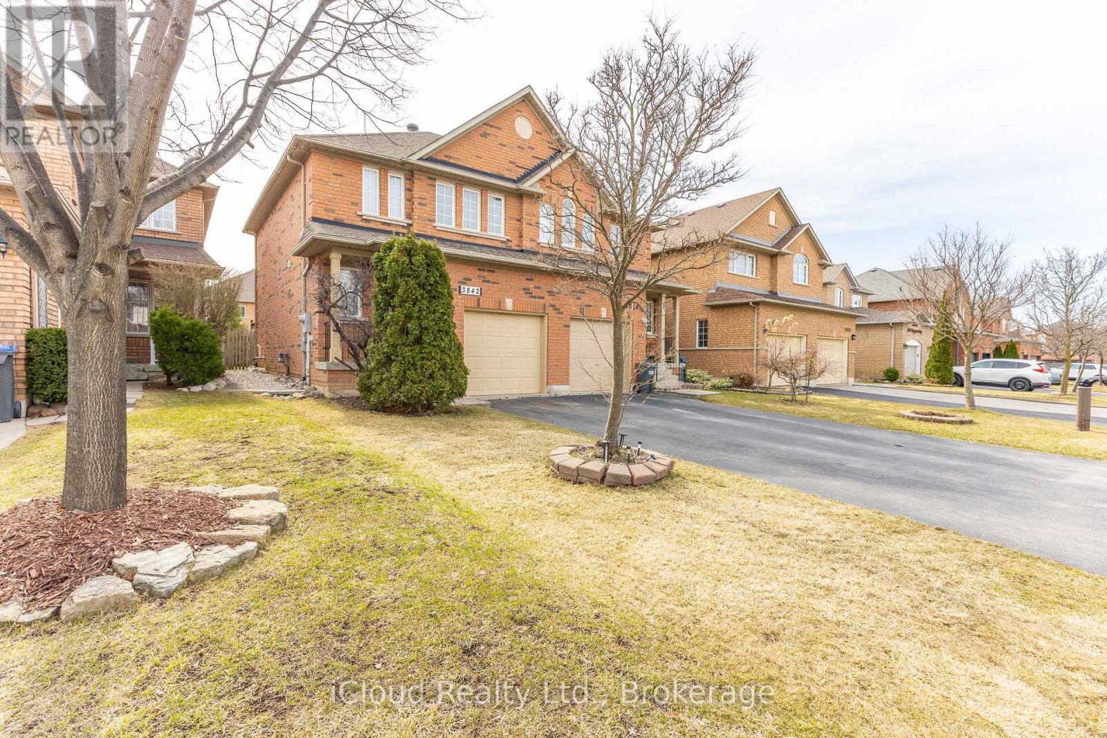 3842 Ridgepoint Way, Mississauga, Ontario  L5N 7T9 - Photo 2 - W13099400