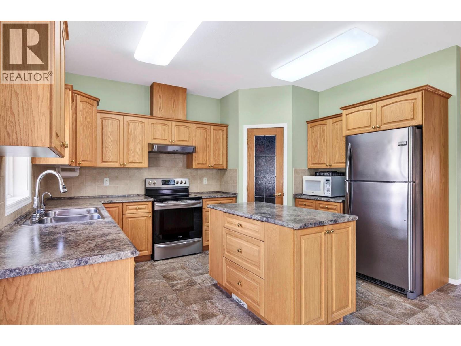 626 Cooper Place, Kamloops, British Columbia  V2B 8R7 - Photo 11 - 10386630