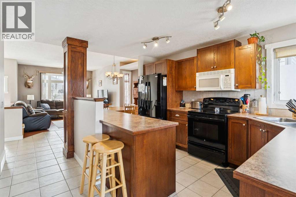 136 Luxstone Place SW, Airdrie, Alberta  T4B 3C2 - Photo 12 - A2300030