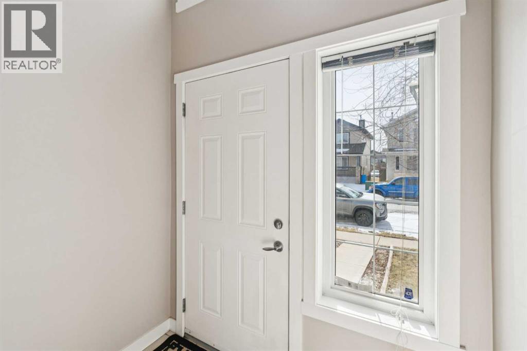 136 Luxstone Place SW, Airdrie, Alberta  T4B 3C2 - Photo 3 - A2300030