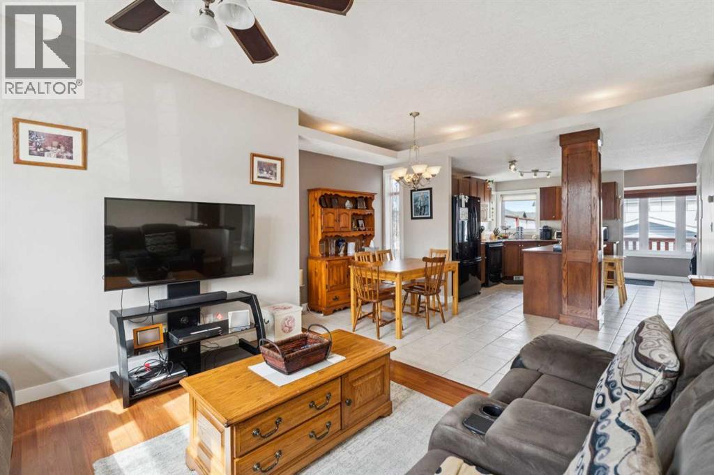 136 Luxstone Place SW, Airdrie, Alberta  T4B 3C2 - Photo 7 - A2300030