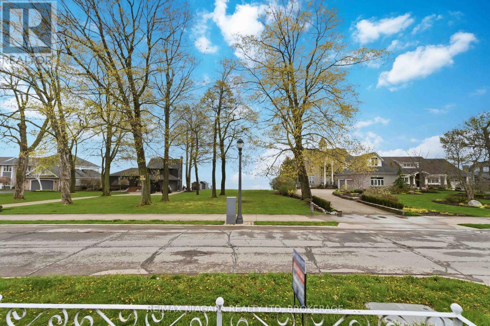 696 Lakeshore Road, Fort Erie, Ontario  L2A 1C1 - Photo 3 - X13099538