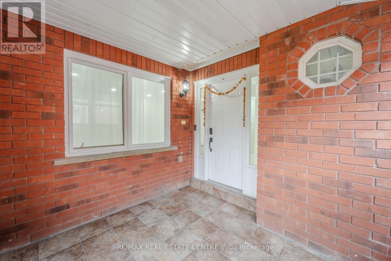 36 Kentucky Drive, Brampton, Ontario  L6Y 4E9 - Photo 2 - W13088160