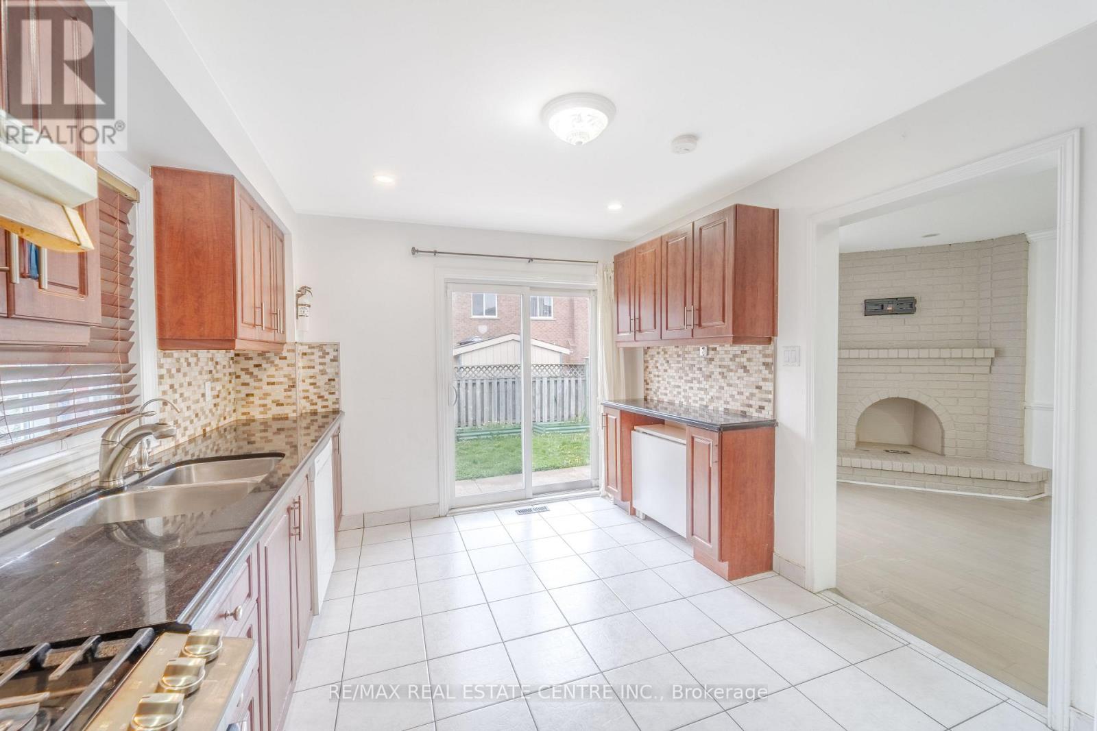 36 Kentucky Drive, Brampton, Ontario  L6Y 4E9 - Photo 9 - W13088160