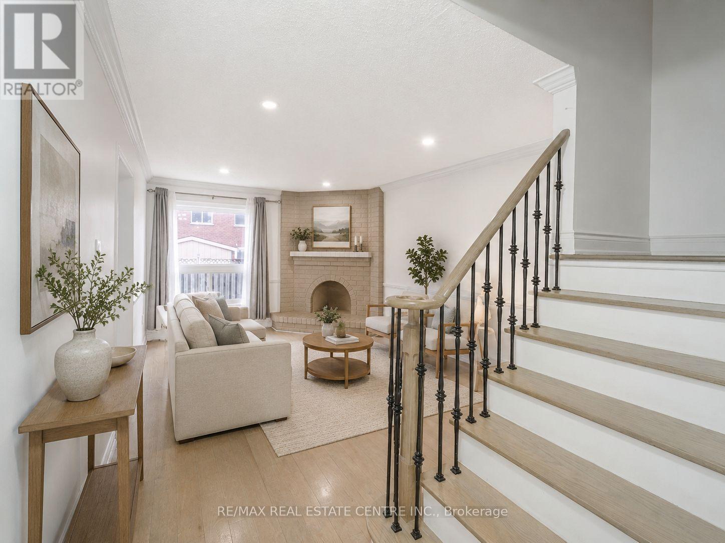 36 Kentucky Drive, Brampton, Ontario  L6Y 4E9 - Photo 4 - W13088160