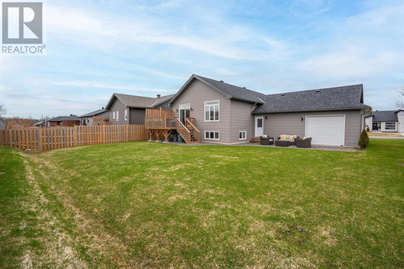 119 Chatfield Dr, Sault Ste. Marie, Ontario  P6A 0B5 - Photo 3 - SM260429