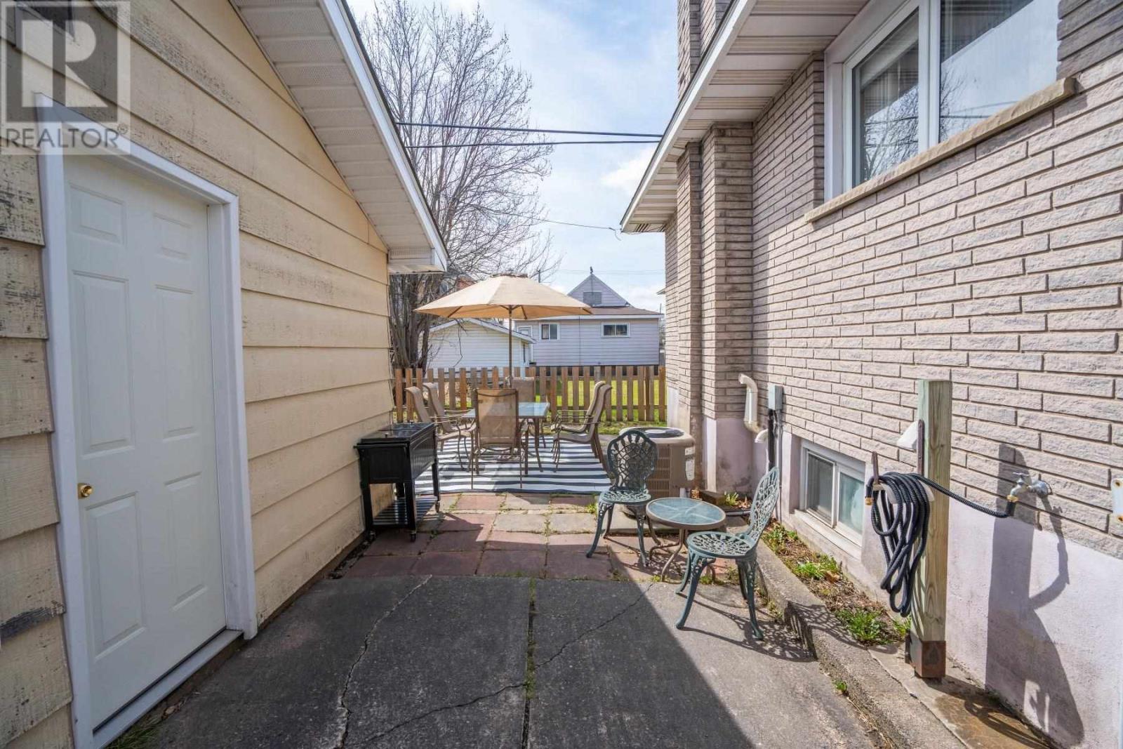 552 Sherbourne St, Sault Ste. Marie, Ontario P6C 3X7 - Photo 2 - SM260824