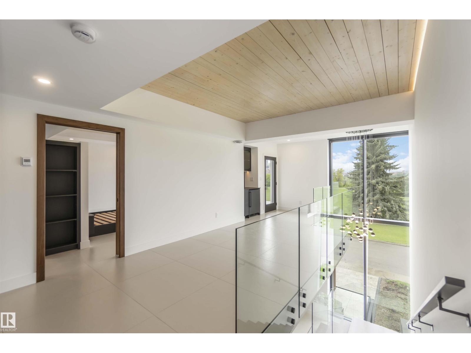 8915 Strathearn Dr NW, Edmonton, Alberta  T6C 4C8 - Photo 34 - E4457194