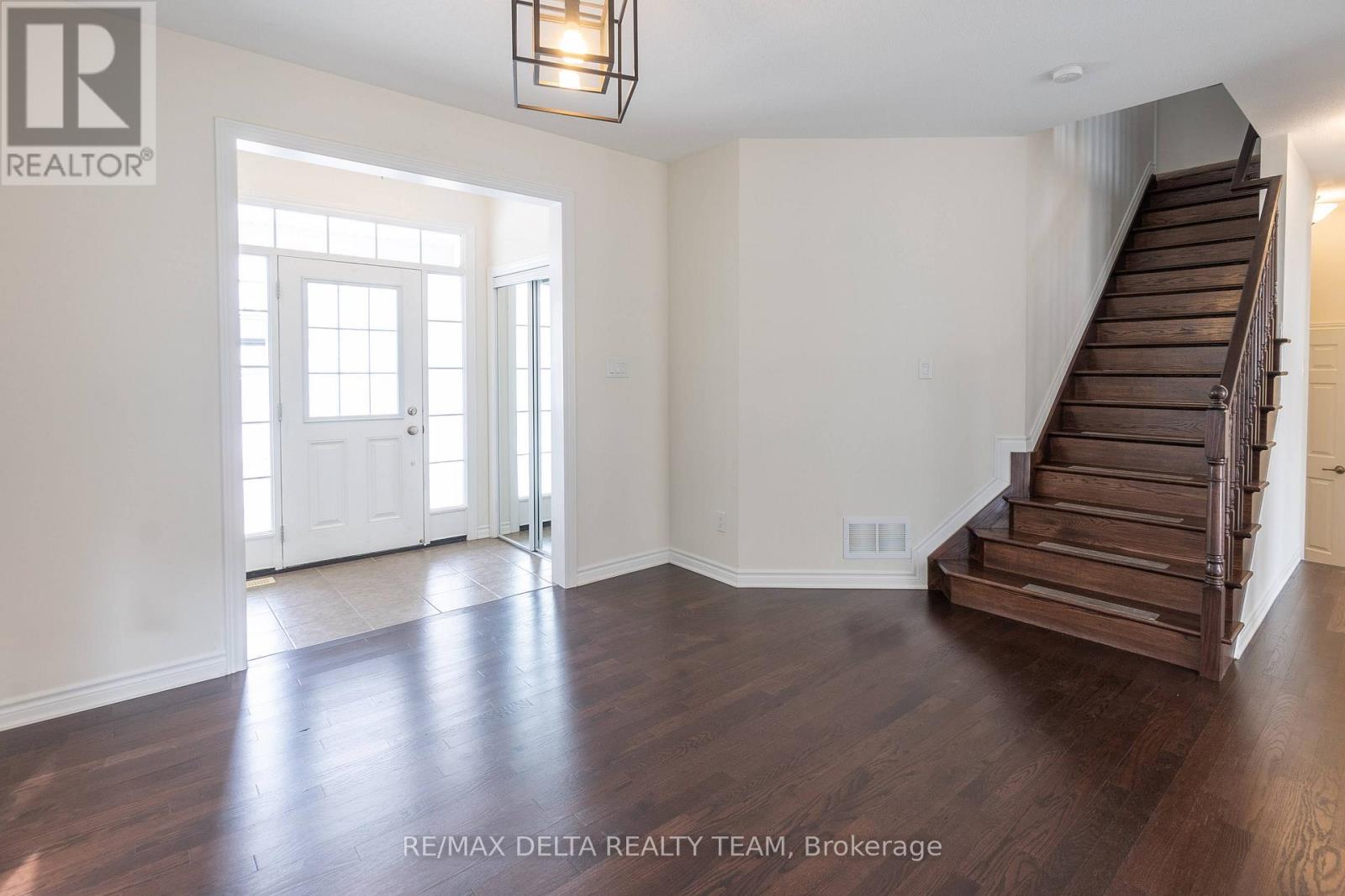 203 Flowing Creek Circle, Ottawa, Ontario  K2M 2R7 - Photo 3 - X13099512